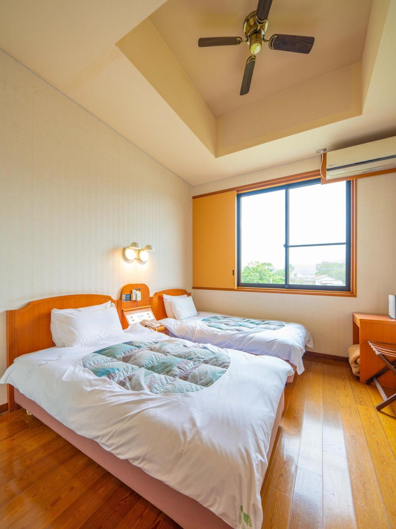 Yawaragi-No-Sato Yadoya Hotel Yufu Ruang foto